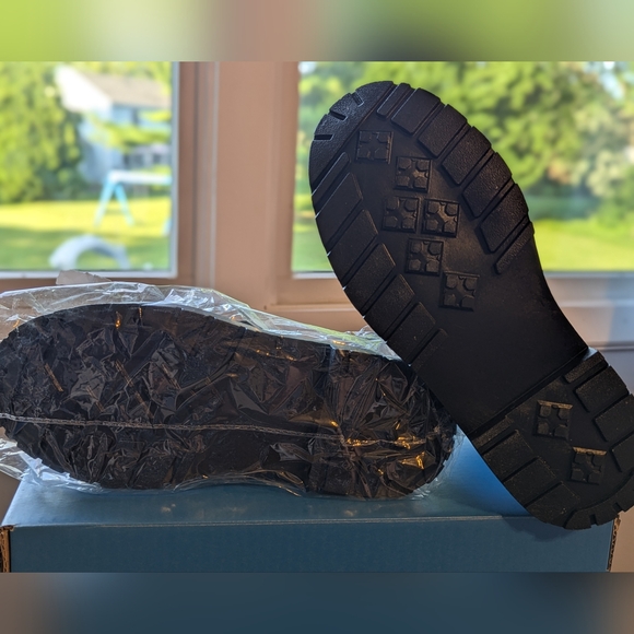 Boots - Picture 4 of 6